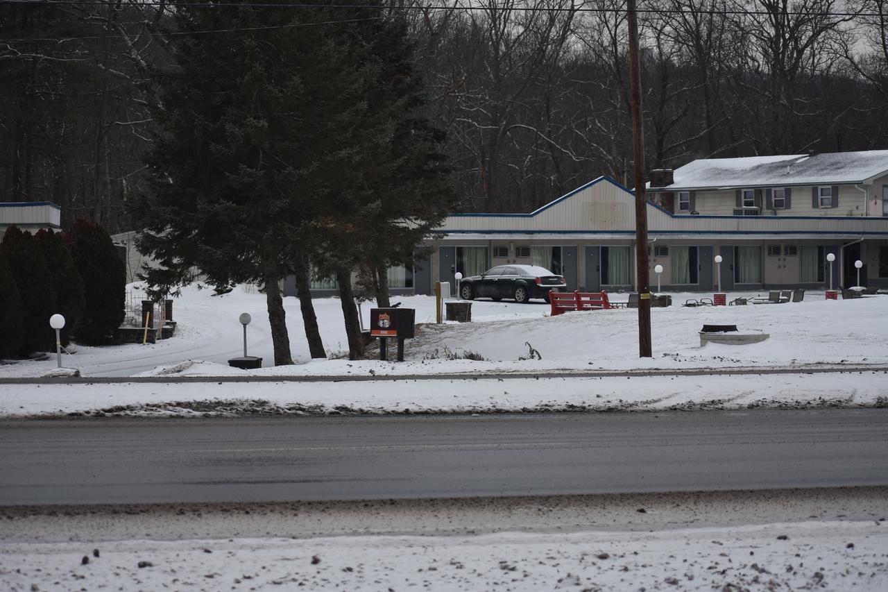 Casino Motel Swiftwater Exterior photo